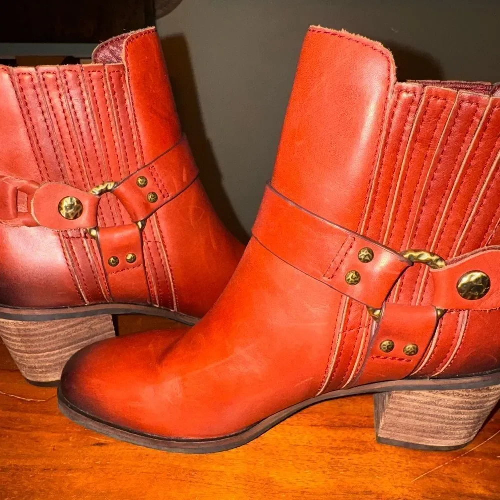 Sam Edelman Dalma Studded Harness Red Leather Chelsea Boots Ankle Booties sz 6.5